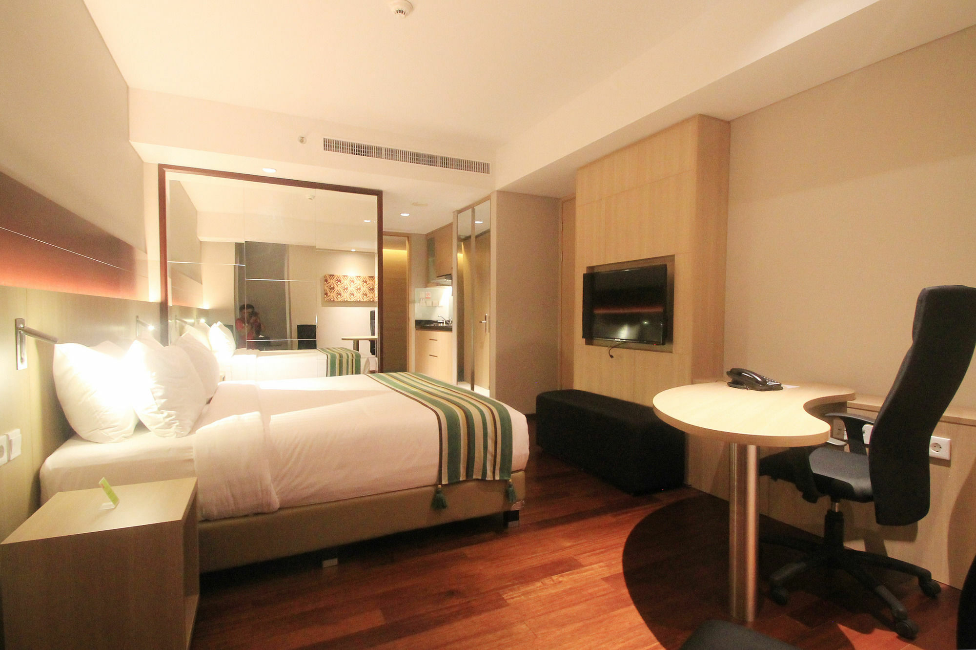 Ra Premiere Simatupang Hotel Cilandak  Exterior photo